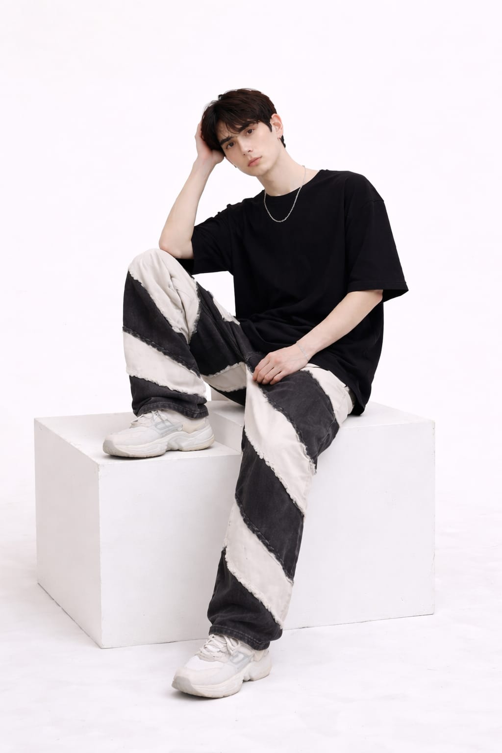 Urban Contrast Wide-Leg Jeans